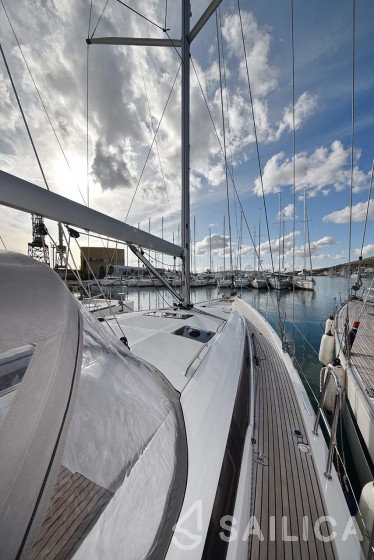 Jeanneau 54 - Yacht Charter Sailica