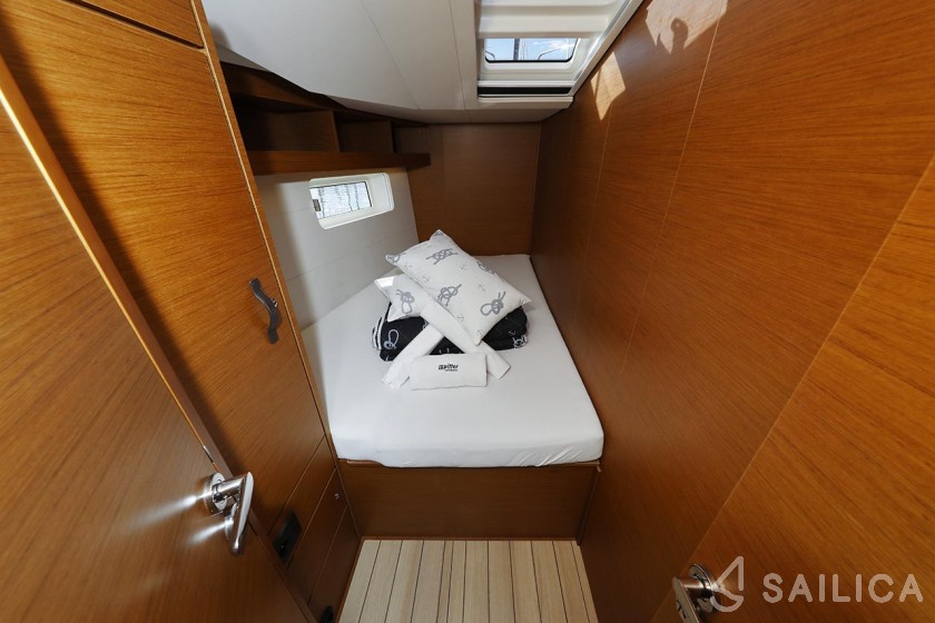 Jeanneau 54 - Yacht Charter Sailica