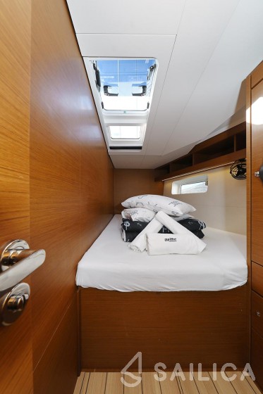 Jeanneau 54 - Yacht Charter Sailica