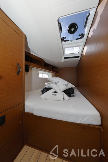 Jeanneau 54 - Yacht Charter Sailica