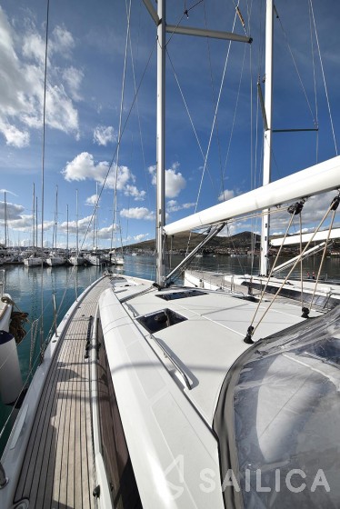 Jeanneau 54 - Yacht Charter Sailica