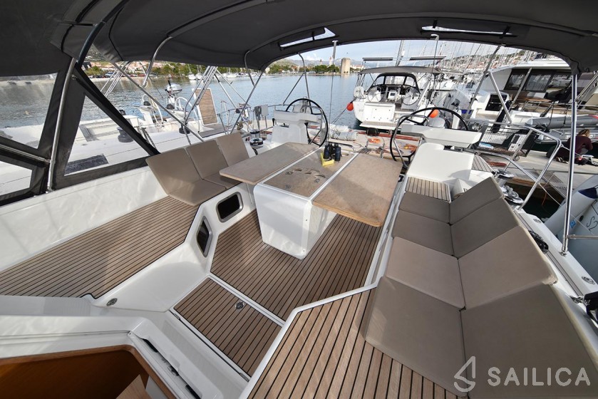 Jeanneau 54 - Yacht Charter Sailica
