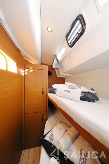 Jeanneau 54 - Yacht Charter Sailica