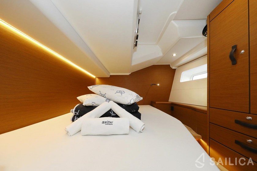 Jeanneau 54 - Yacht Charter Sailica