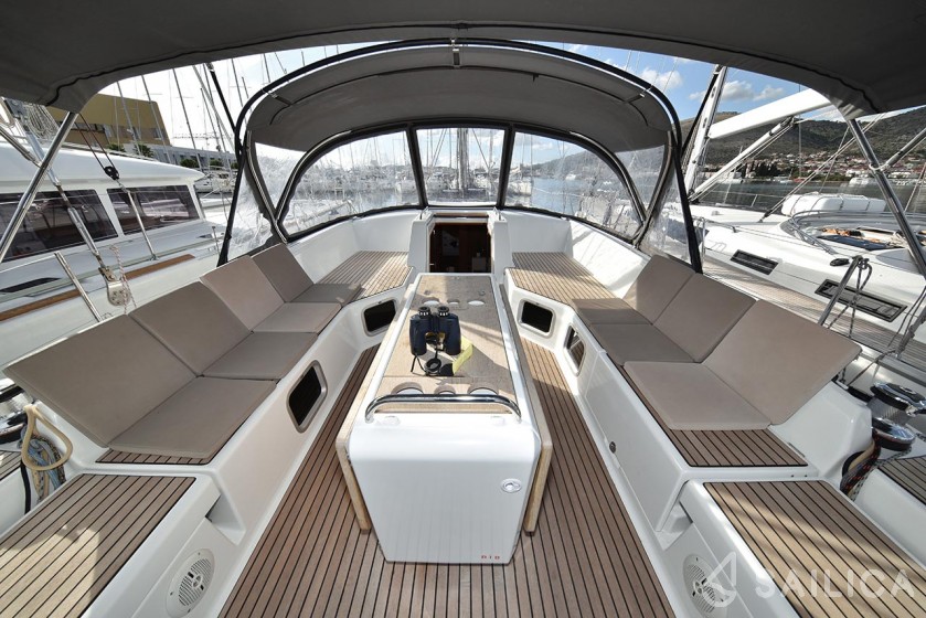 Jeanneau 54 - Yacht Charter Sailica