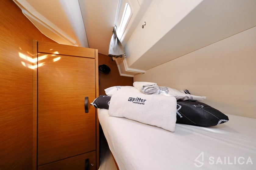 Jeanneau 54 - Yacht Charter Sailica
