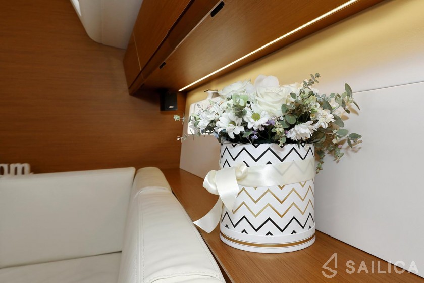 Jeanneau 54 - Yacht Charter Sailica