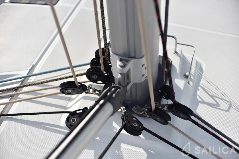 Jeanneau 54 - Yacht Charter Sailica