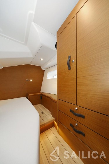 Jeanneau 54 - Yacht Charter Sailica