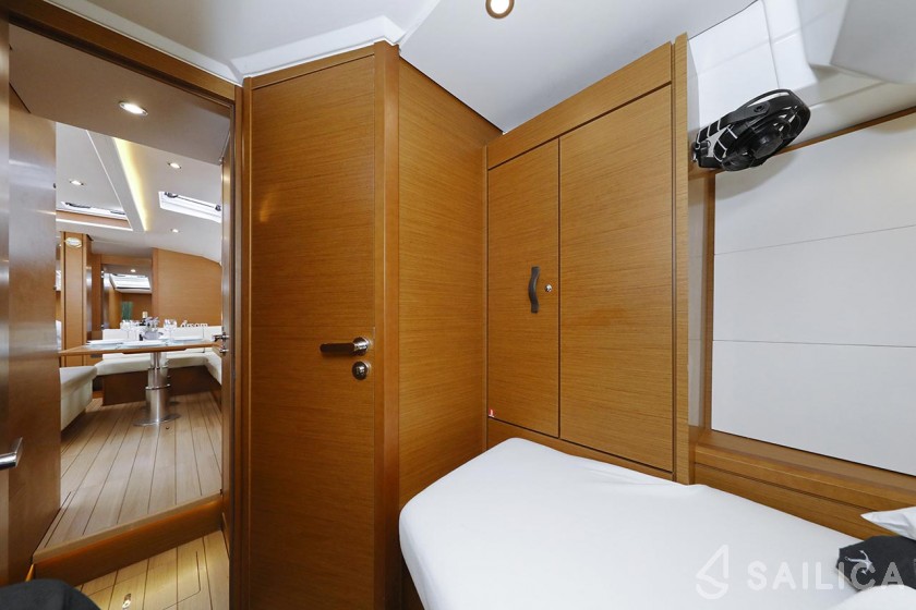 Jeanneau 54 - Yacht Charter Sailica