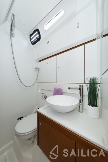 Jeanneau 54 - Yacht Charter Sailica