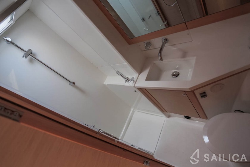 Lagoon 450  Flybridge - Yacht Charter Sailica
