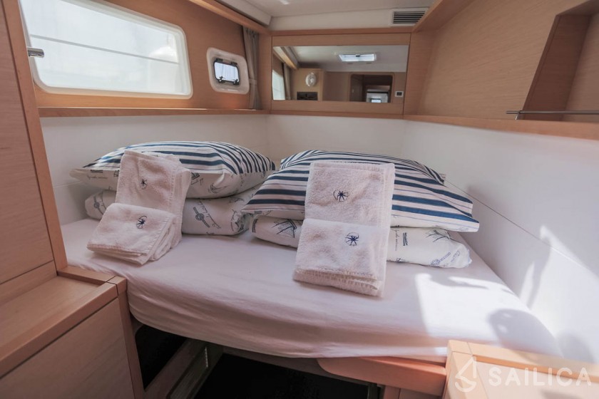 Lagoon 450  Flybridge - Yacht Charter Sailica