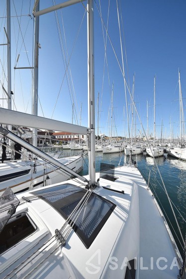 Dufour 382 GL - Yacht Charter Sailica