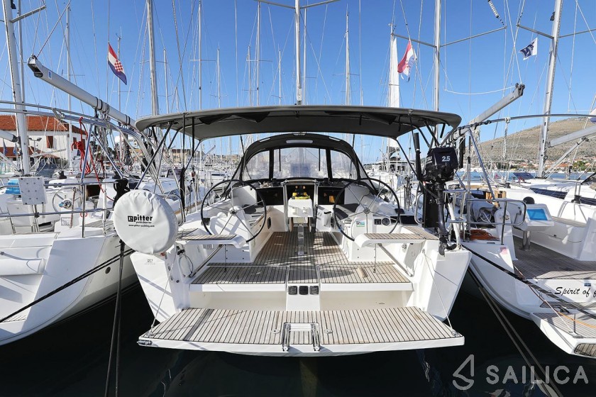 Dufour 382 GL - Yacht Charter Sailica