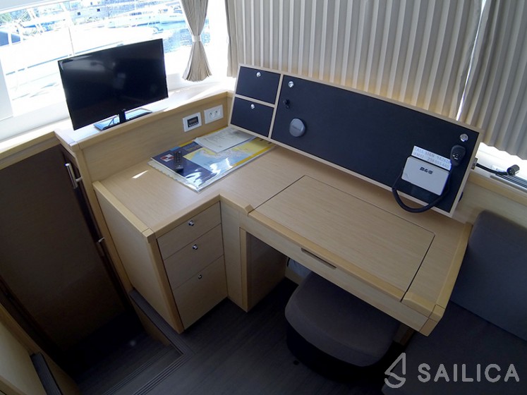 Lagoon 450 - Yacht Charter Sailica