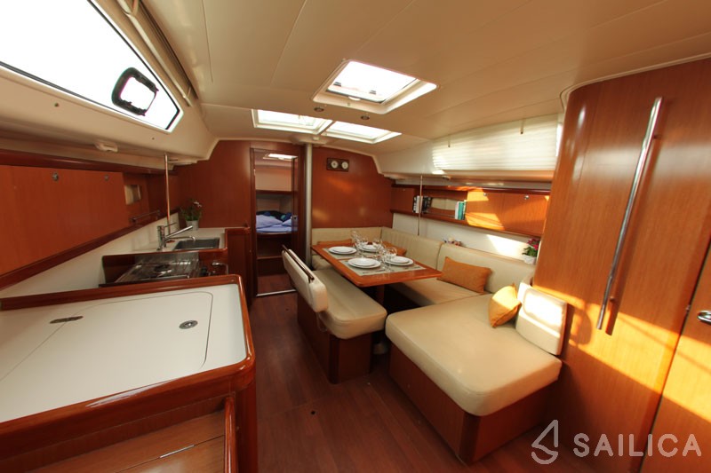 Oceanis 40 - Yacht Charter Sailica