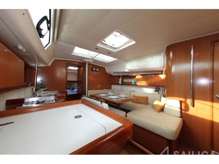 Oceanis 40 - Yacht Charter Sailica