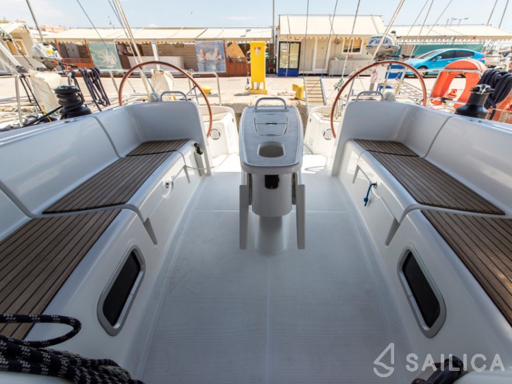 Cyclades 50.5 - Yacht Charter Sailica