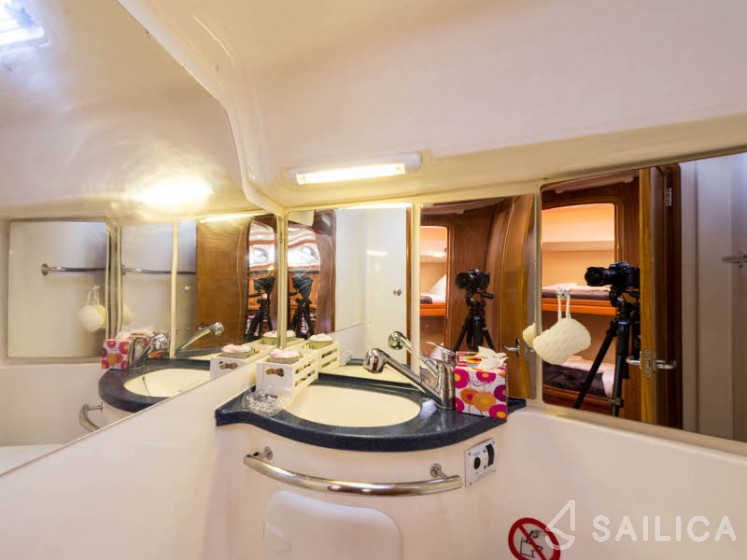 Bavaria 46 Cruiser - Yacht Charter Sailica