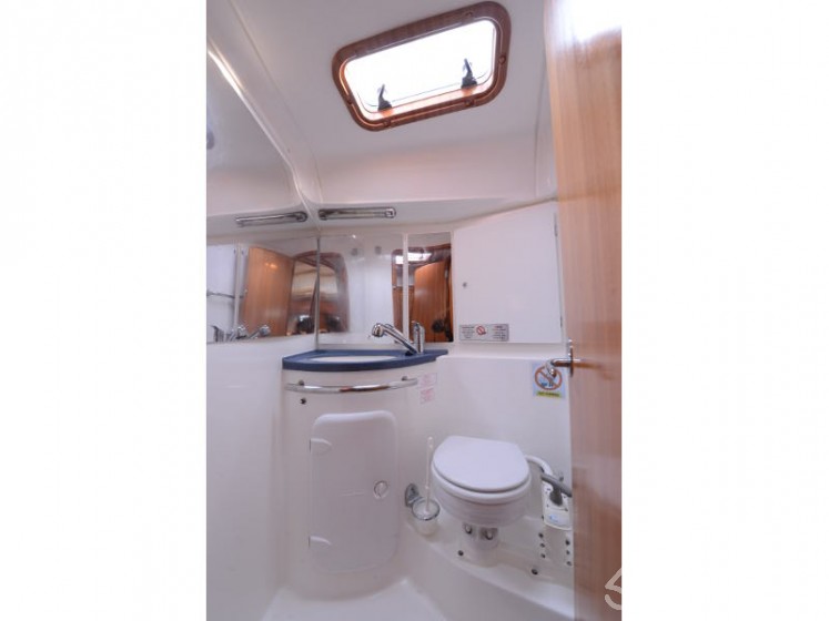 Bavaria 39 Cruiser - Yacht Charter Sailica