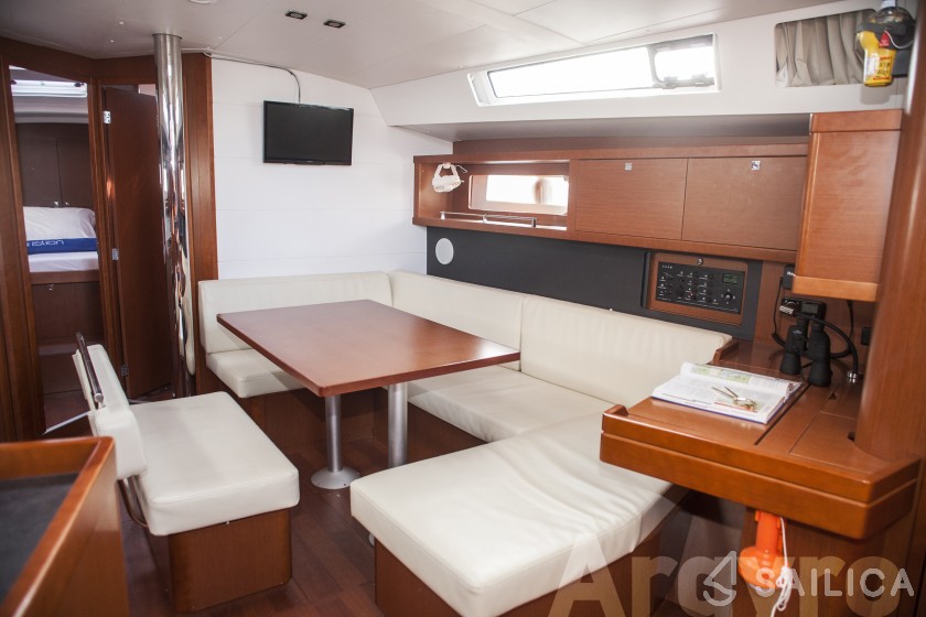 Oceanis 45 - Yacht Charter Sailica