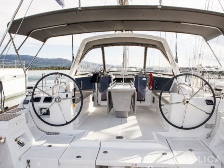 Oceanis 45 - Yacht Charter Sailica