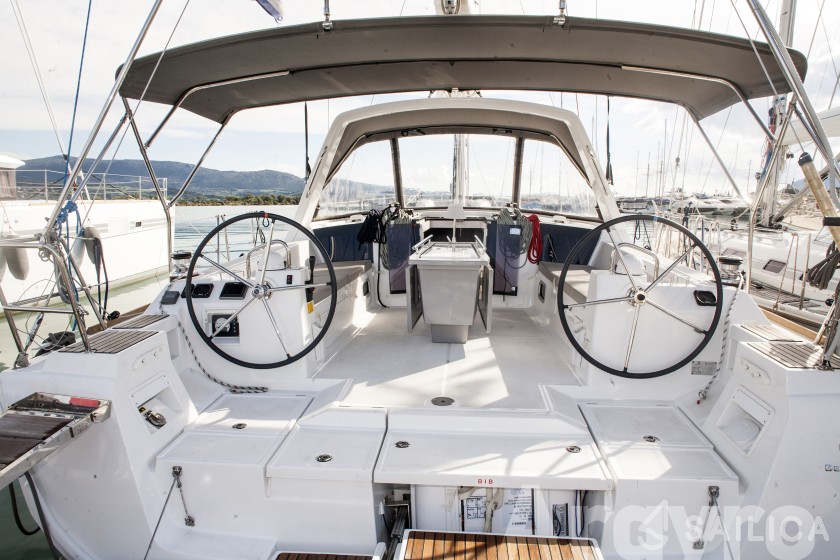 Oceanis 45 - Yacht Charter Sailica