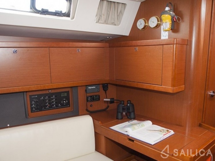 Oceanis 45 - Yacht Charter Sailica