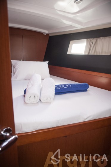 Oceanis 45 - Yacht Charter Sailica