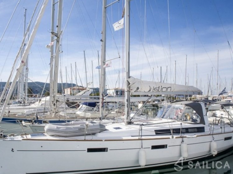 Oceanis 45 - Yacht Charter Sailica