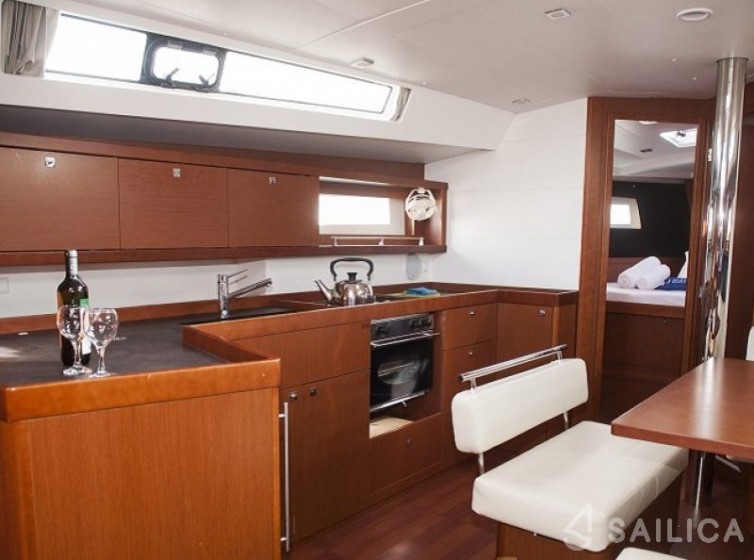 Oceanis 45 - Yacht Charter Sailica