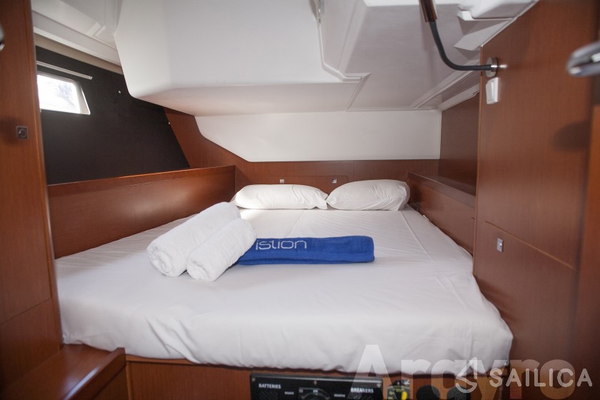 Oceanis 45 - Yacht Charter Sailica