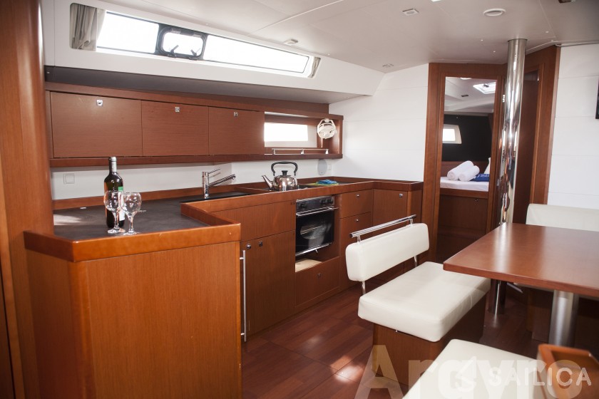 Oceanis 45 - Yacht Charter Sailica