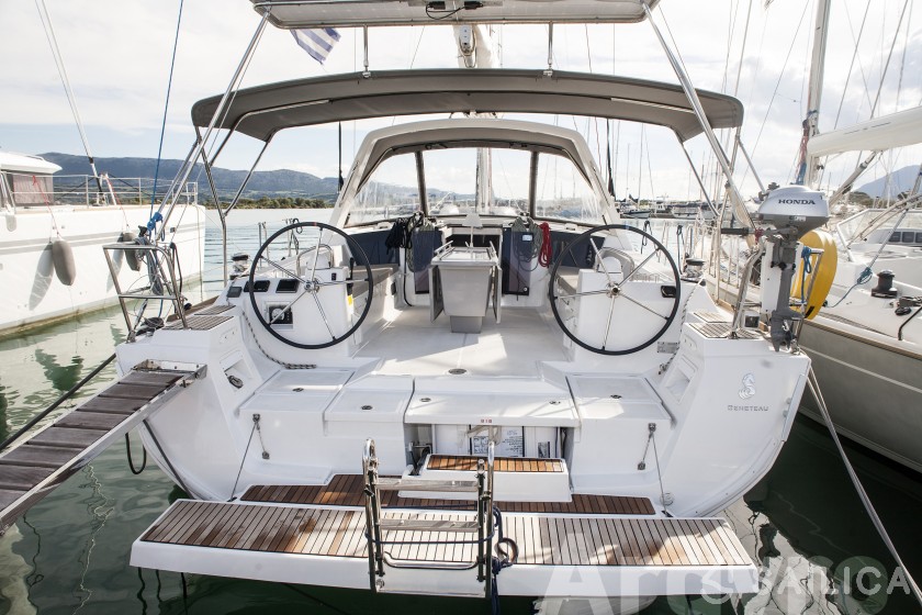 Oceanis 45 - Yacht Charter Sailica