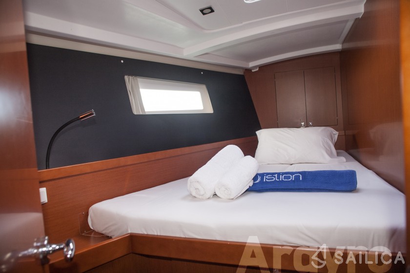 Oceanis 45 - Yacht Charter Sailica