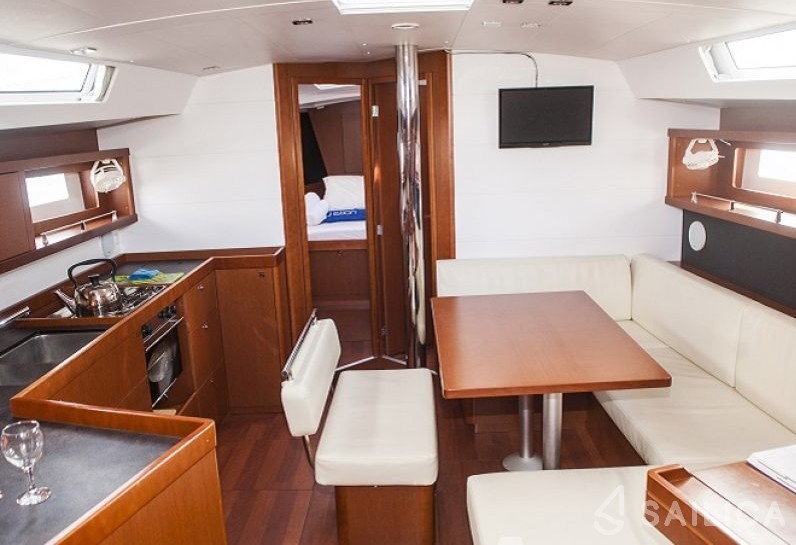 Oceanis 45 - Yacht Charter Sailica
