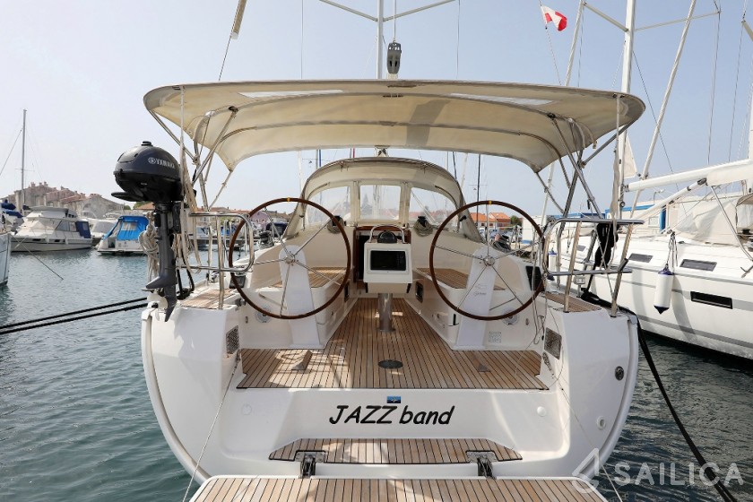 Bavaria 37 Cruiser - Yacht Charter Sailica