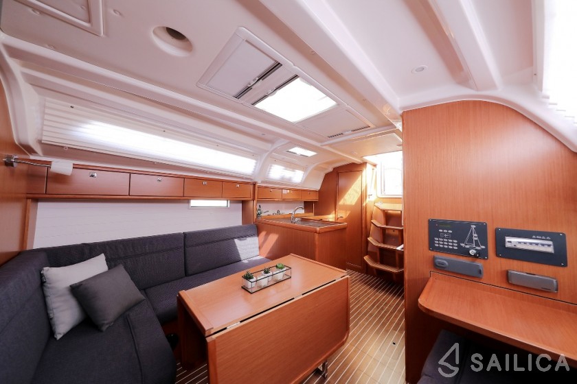 Bavaria 37 Cruiser - Yacht Charter Sailica