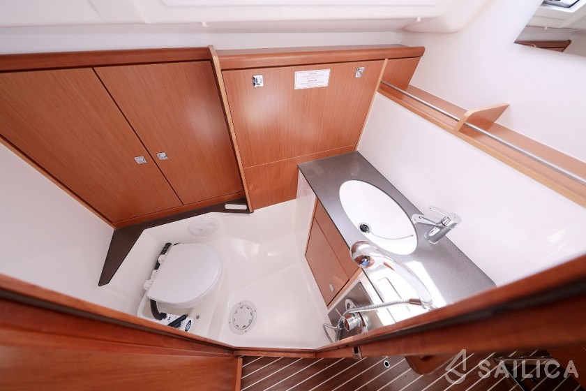 Bavaria 37 Cruiser - Yacht Charter Sailica