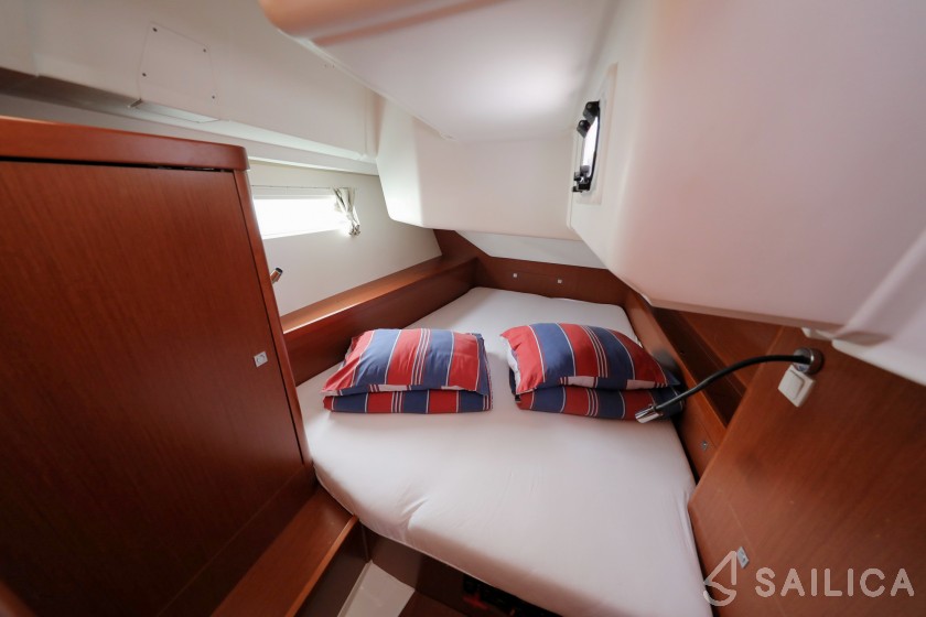 Oceanis 45 - Yacht Charter Sailica