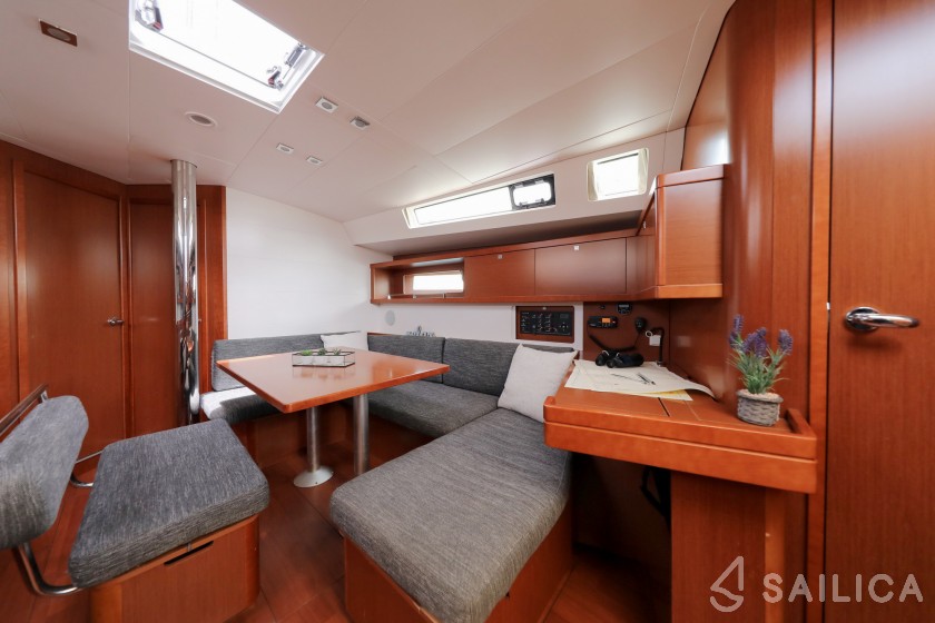 Oceanis 45 - Yacht Charter Sailica