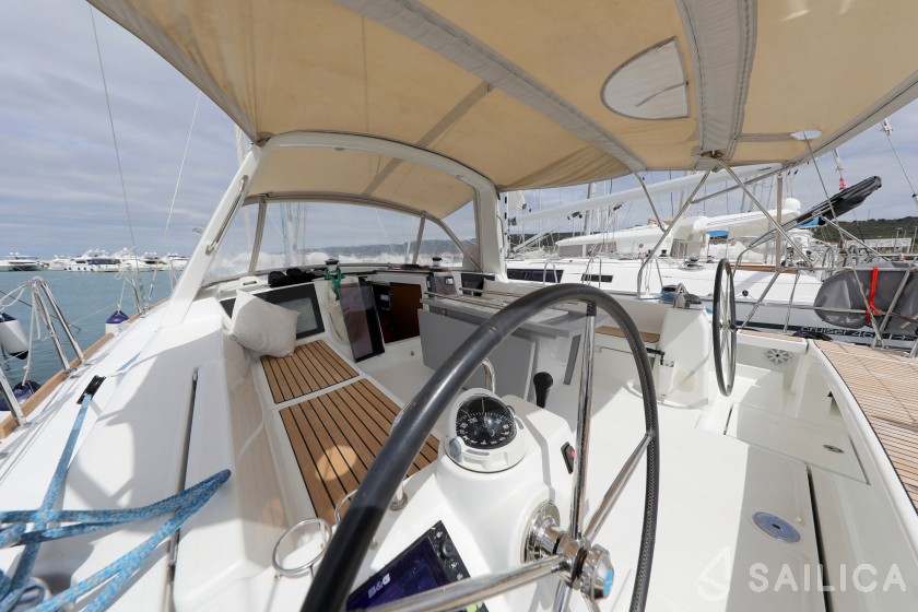 Oceanis 45 - Yacht Charter Sailica