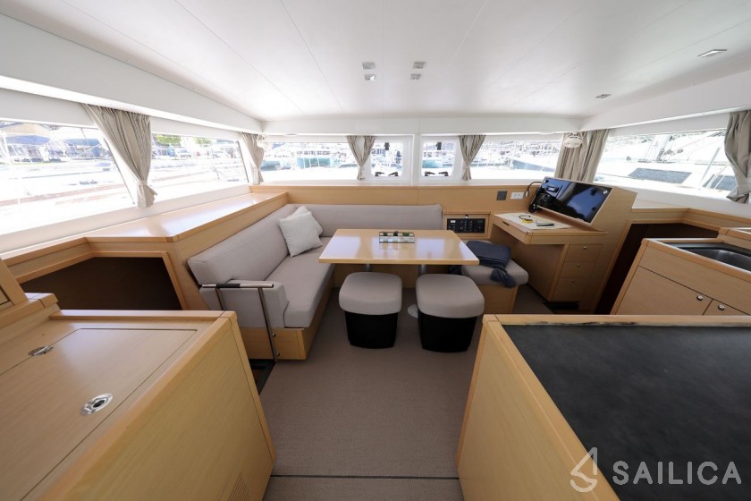 Lagoon 400 S2 - Yacht Charter Sailica