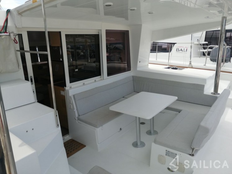 Lagoon 400 S2 - Yacht Charter Sailica
