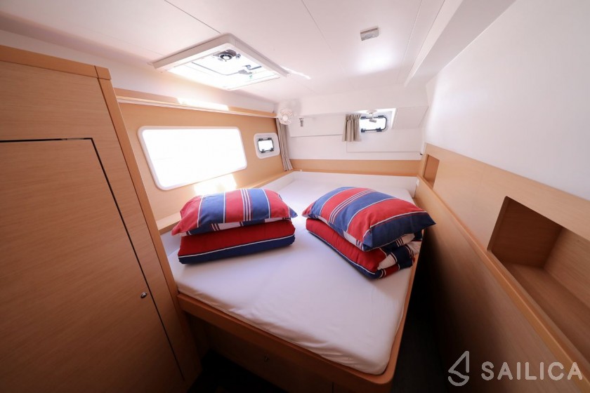 Lagoon 400 S2 - Yacht Charter Sailica
