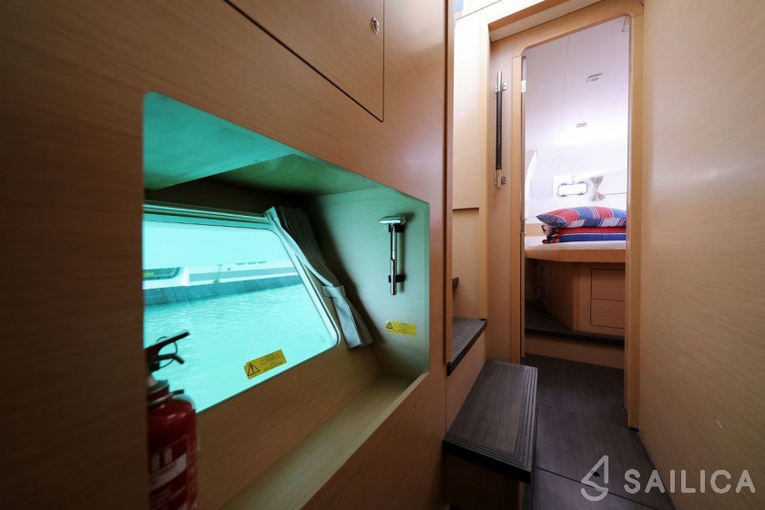 Lagoon 400 S2 - Yacht Charter Sailica