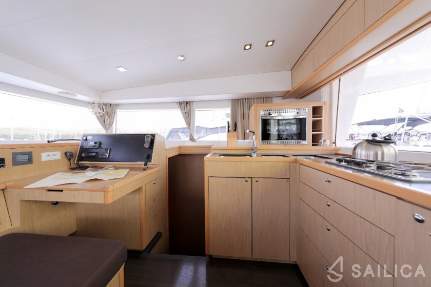 Lagoon 400 S2 - Yacht Charter Sailica