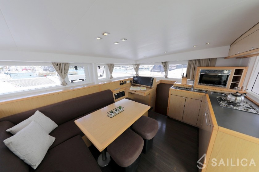 Lagoon 400 S2 - Yacht Charter Sailica