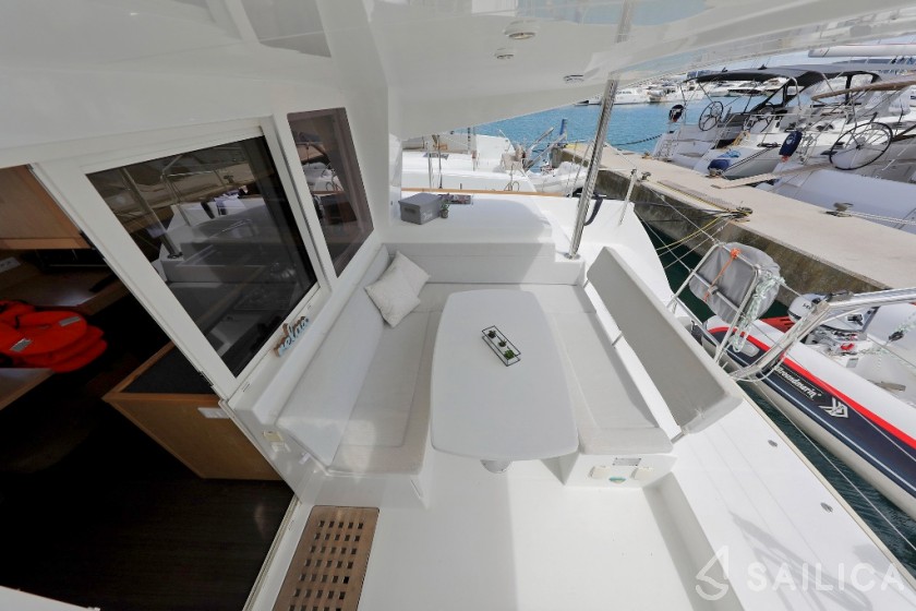 Lagoon 400 S2 - Yacht Charter Sailica